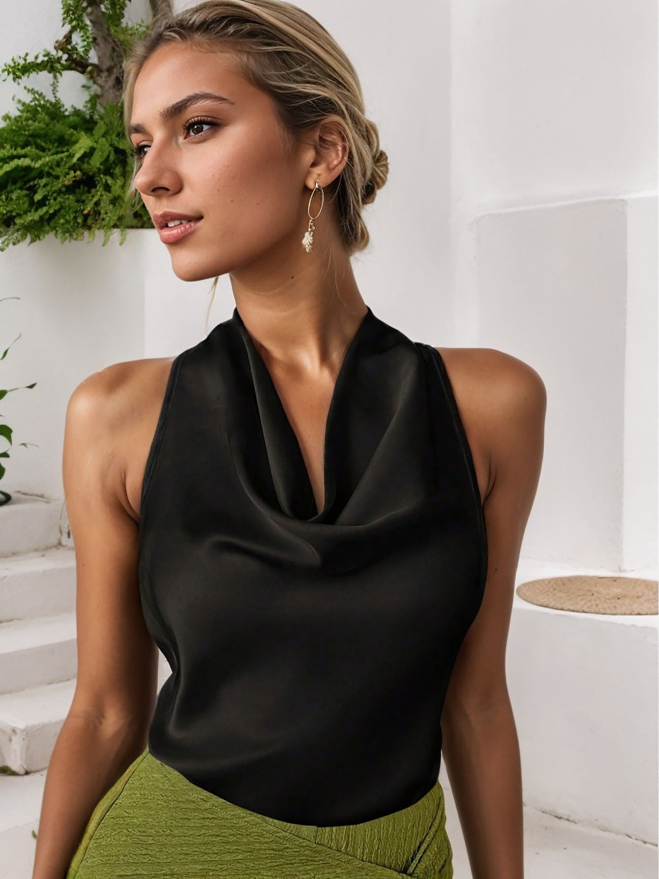 Elegant Halter Neck Backless Vest Top with Folded Front – Sleeveless Design