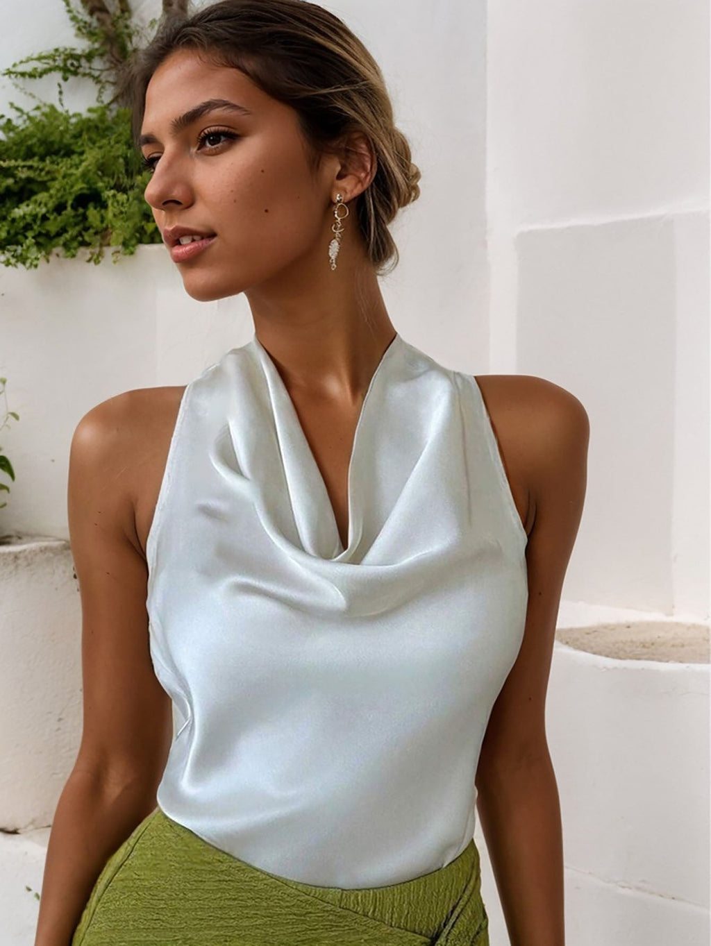 Elegant Halter Neck Backless Vest Top with Folded Front – Sleeveless Design