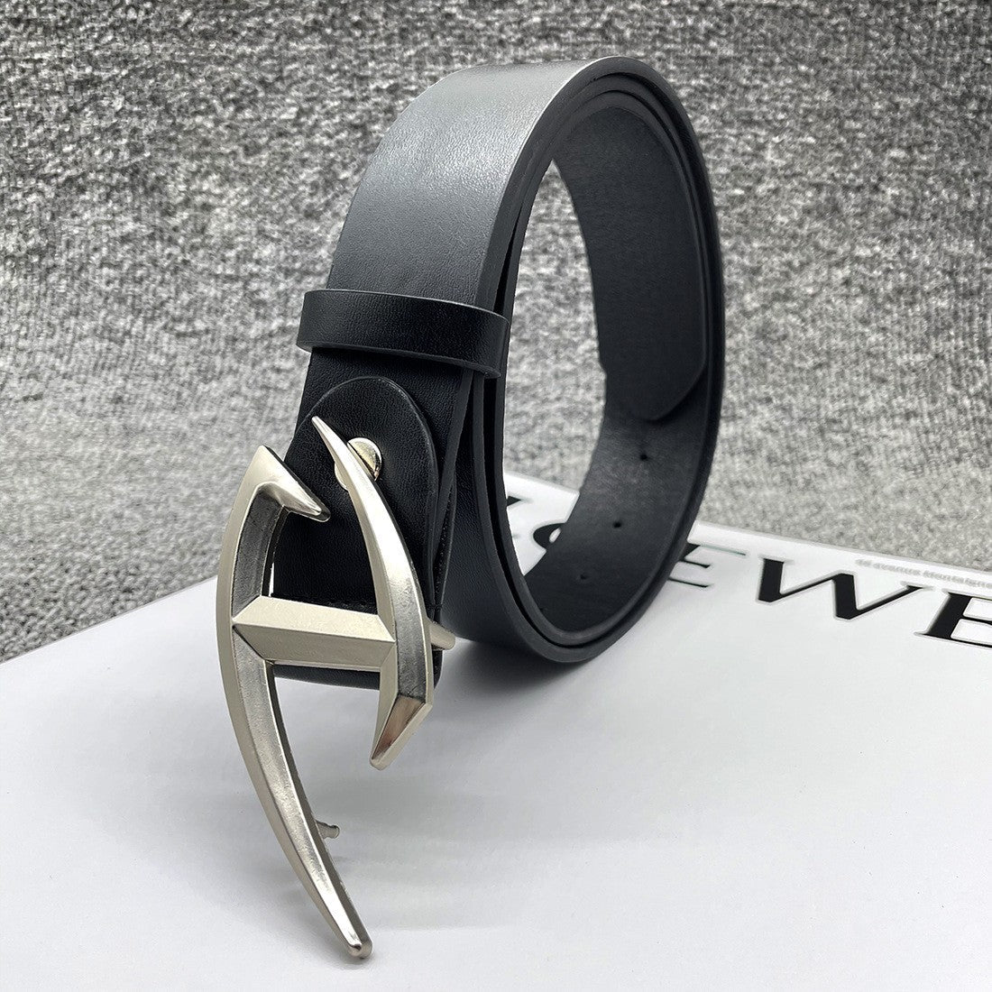 Zara Niche Irregular Punk Belt with Retro Metal Snap